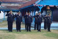 Caption Foto :
Lapas Kelas IIA Pamekasan laksanakan upacara HUT RI Kemerdekaan ke-81 tahun berjalan dengan khidmat dan lancar berlangsung di lapangan dalam Lapas P'amekasan pada Senin (17/8)
