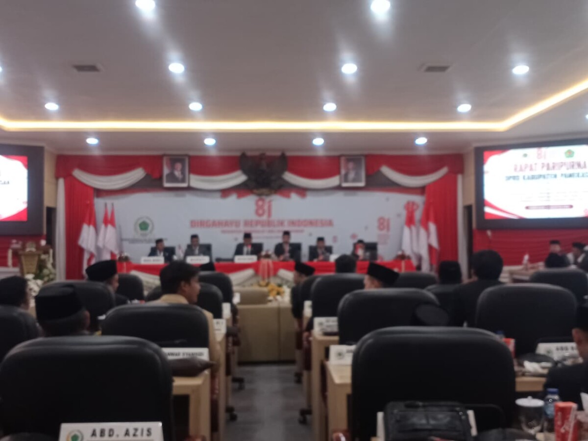 Foto : Sidang paripurna DPRD Pamekasan mendengarkan pidato kenegaraan Presiden Republik Indonesia Prabowo Subianto di gedung DPRD Pamekasan pada Kamis (14/8)