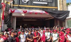 Lautan Manusia di Arek Lancor! 36 Ribu Warga Tumpah Ruah Ramaikan Grand Opening Central 88 Gold Jewellery
