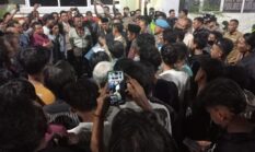 Warga Desa Tenggor Geruduk Polres Gresik, Protes Salah Tangkap dan Dugaan Penganiayaan Oknum Polisi