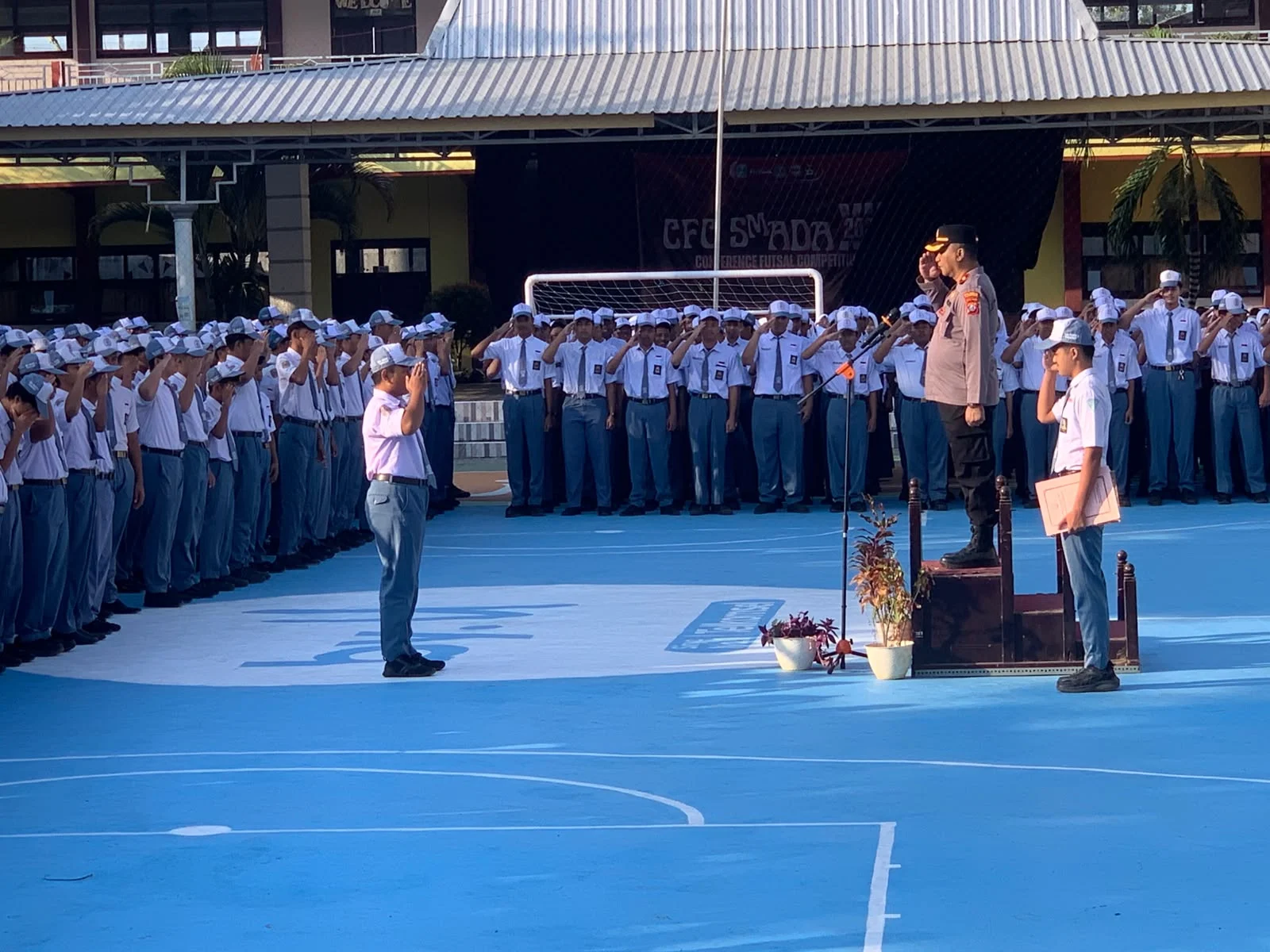 Kapolresta Sumenep Pimpin Upacara Serentak di Sekolah, Pelajar Diingatkan Jauhi Judi Online dan Tawuran